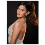 Amyra Dastur Instagram - Time for my close ups 😉 . . . In @julievinobridal for the @justurbane Awards 2023 💫 Styled by @malvika_tater Jewellery @gehnajewellers1 Hair @hairbytabassum MUA @mugshotbyzeba Shot by @dieppj