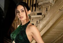 Amyra Dastur Instagram - Keeping it simple for the #filmfareottawards 2022 💫 . . . Wearing @bhawnarao_couture Jewellery @anmoljewellers @dipublicrelations Styled by @malvika_tater Hair @akshatahonawar MUA @niyati_kothari Shot by @saurabh_sonkar