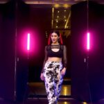 Amyra Dastur Instagram - Kicking off the week with some energy 💃🏻 . . . Choreography @ashwin_atz Location - Atrang Studio . . . . #dance #dancereels #umbrella #letsdance #mondaymotivation #dancevideo #reelsindia