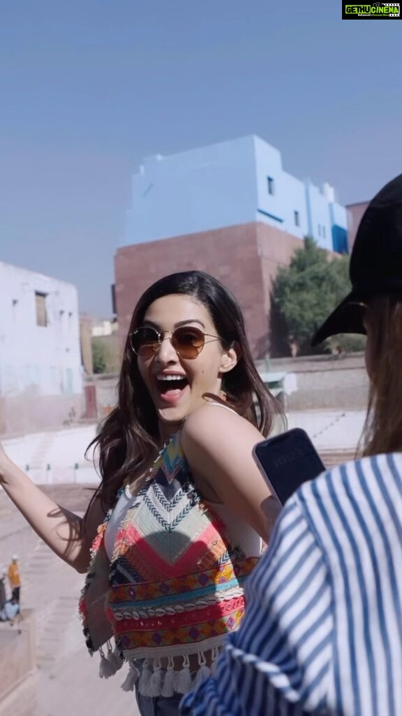 Amyra Dastur Instagram - A spontaneous adventure, no itinerary, no social media - just new experiences, lived outside, chasing amber skies in the blue city! Follow @corona_india & join me on this on this exciting #UnplannedUnwind! #LogOffLimeIn #Corona #NewAdventure #UnplannedUnwind #Jodhpur