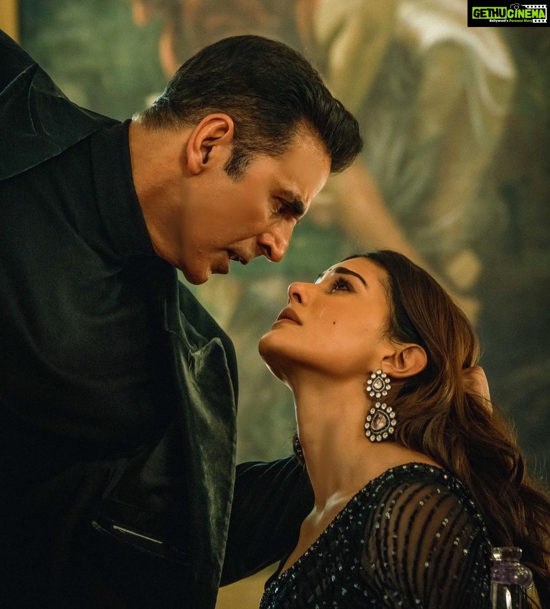Amyra Dastur Instagram - #kyalogetum πΆβ₯οΈπΆ Over 100Million Views and counting β₯οΈππΌβ₯οΈ Thank you so much for all the love ππΌβ₯οΈππΌ . . . @akshaykumar @bpraak @arvindrkhaira @jaani777 @desimelodies @azeemdayani