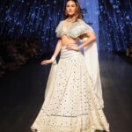 Amyra Dastur Instagram - ‘STARDUST’ by @thestorybrand.in for @timesfashionweek 2023 💫 . . . Hair @hairloom_by_akanksha MUA @niyati_kothari Managed by @anusshiarorah . . . #bombaytimesfashionweek #fashionweek #showstopper #timesfashionweek #indianfashion #indianwear #indianbride #indianclothing
