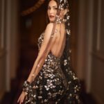 Amyra Dastur Instagram - Overdressed? Baby, it’s Dubai. There’s no such thing here 💋😉 . In @michaelcinco5 for the grand unveiling of the new @danubeproperties gorgeous skyscraper 🏙️ #fashionzbydanube 💫 Thank you for a fabulous evening @rizwan.sajan 😊🙏🏼 . Shot by @anoop.devaraj . . . #dubai #danube #unveiling #michaelcinco #dubaifashion #dubailifestyle #dubaiproperties #fashion Palazzo Versace Dubai