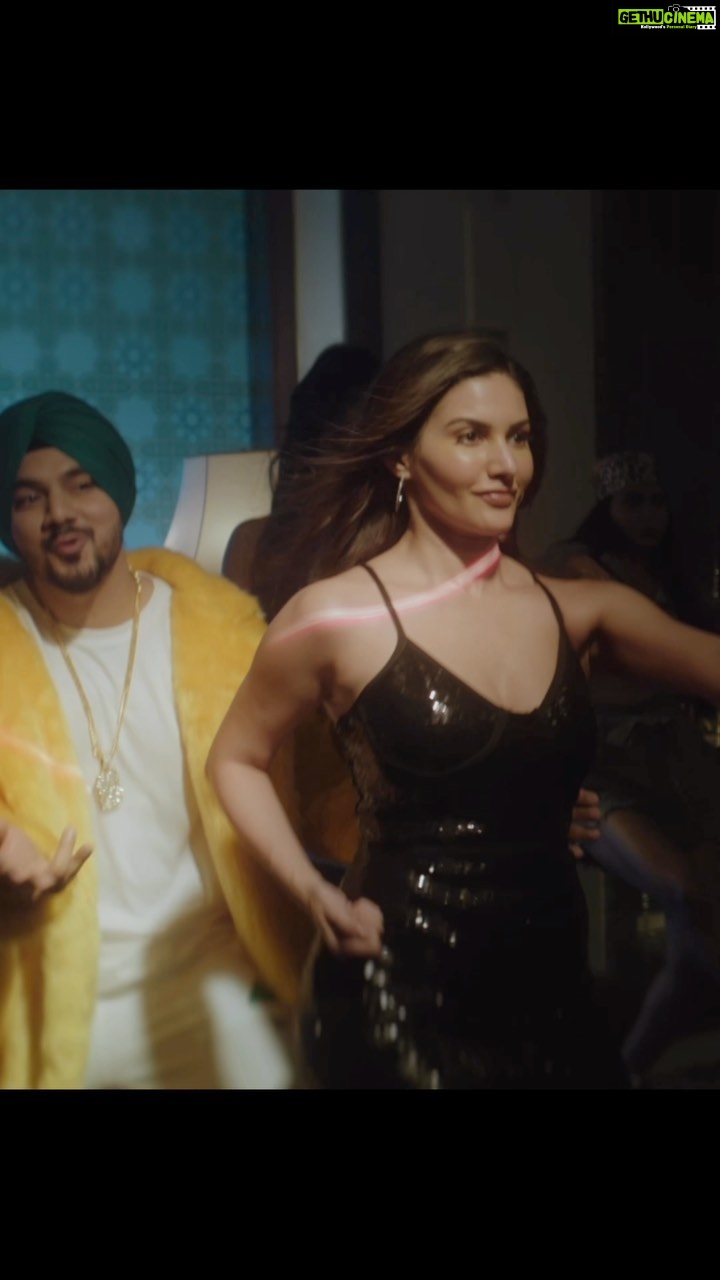 Amyra Dastur Instagram - ⚠️Caution⚠️ The Heat Meter is About to Explode! TADKA VIDEO OUT NOW! Rangat presents “TADKA” Produced by:@vibes_thesocialcohort Music Composer: @yeahproof Lyrics: @realkingricky Director: @thimmappa_tim Writer: @the_ethicallylost DOP: @bhushankumar_dop Line Production: Sayyed Usman Gani Art direction: Mohammed Ahmed Shaikh Choreographer: @ankkithamaithy #GurdeepMehndi #PunjabiSong #AmyraDastur #Tadka