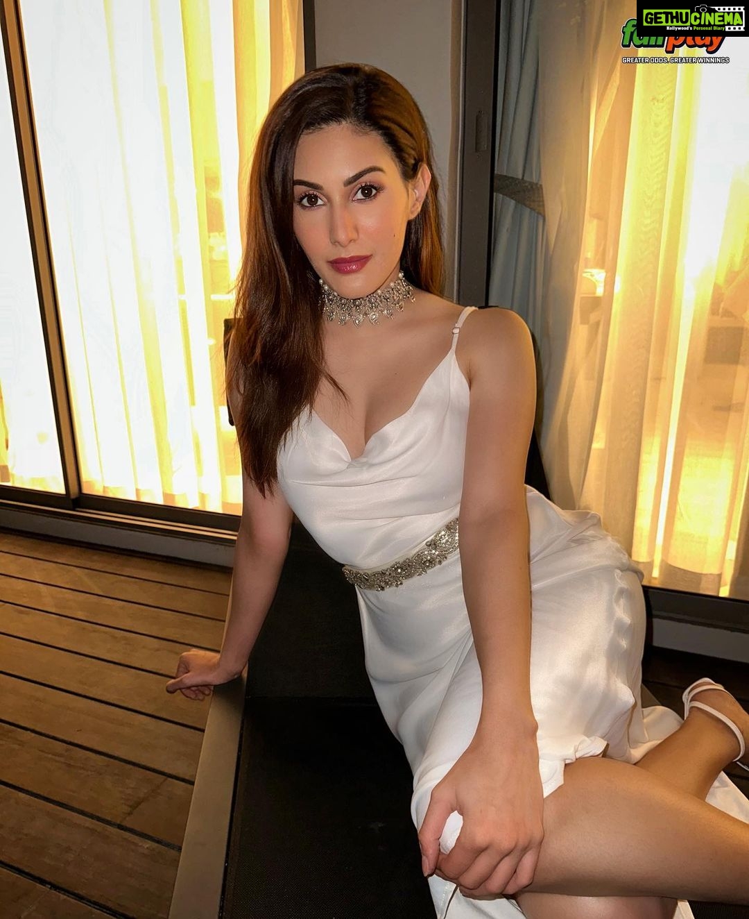 Amyra Dastur Instagram - Does it get better than this??? . . . @fairplay_india #fairplay #fairplayexclusive #thisisthelife #thailand #phuket #metaverse