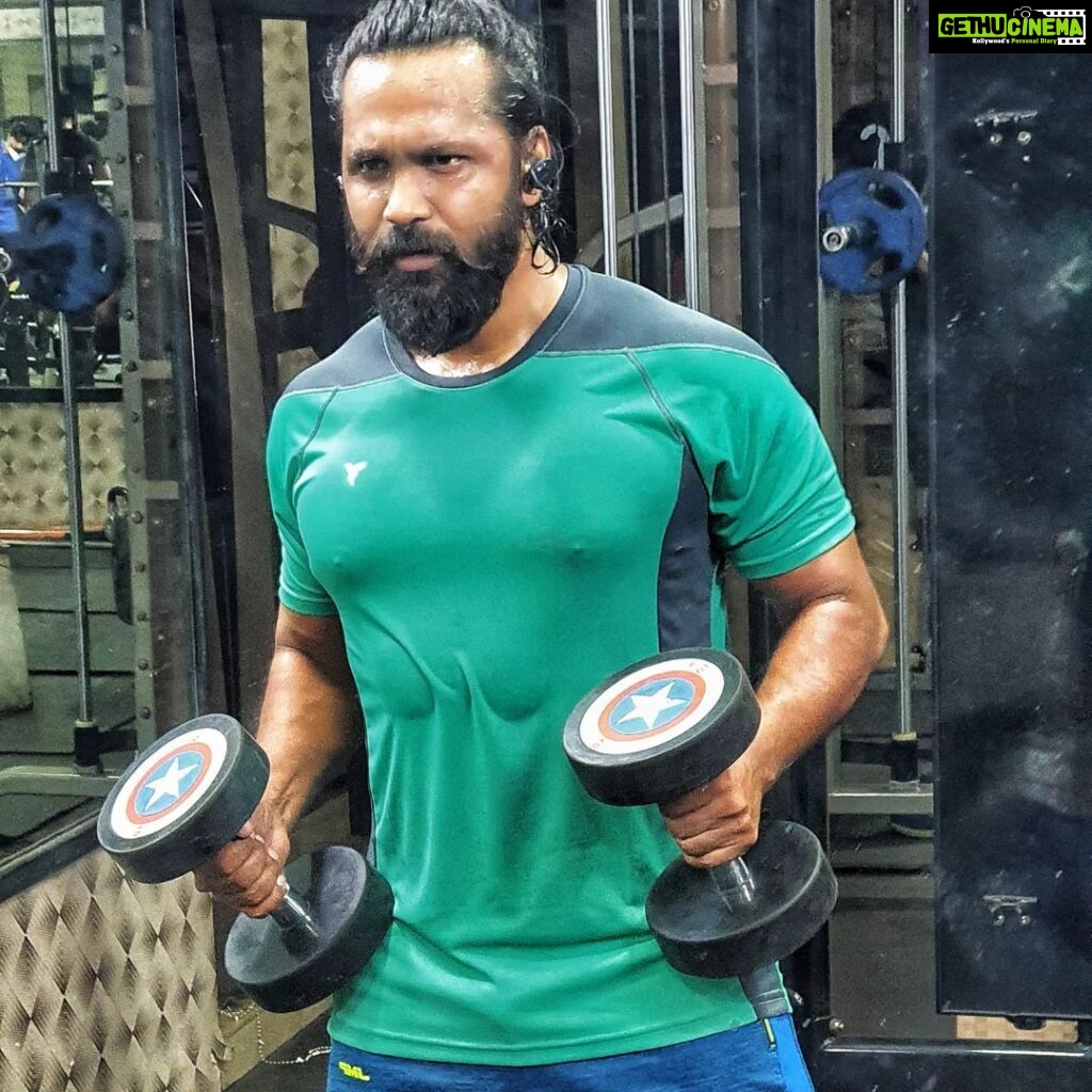 Amzath Khan Instagram - Sweat the stress out 💪 #fitness #fitnessmotivation #stayfit #workinprogress #workout Chennai, India