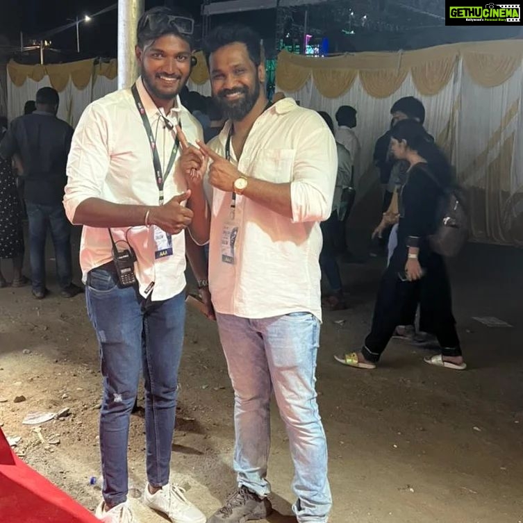 Amzath Khan Instagram - Wattae wow event 👏👏👏 You make me so proud @thaleef_khan @vibemax_entertainment ✌️ #pradeepkumarconcert #pradeepkumarliveinsalem Varalakshmi Conventioncentre.salem