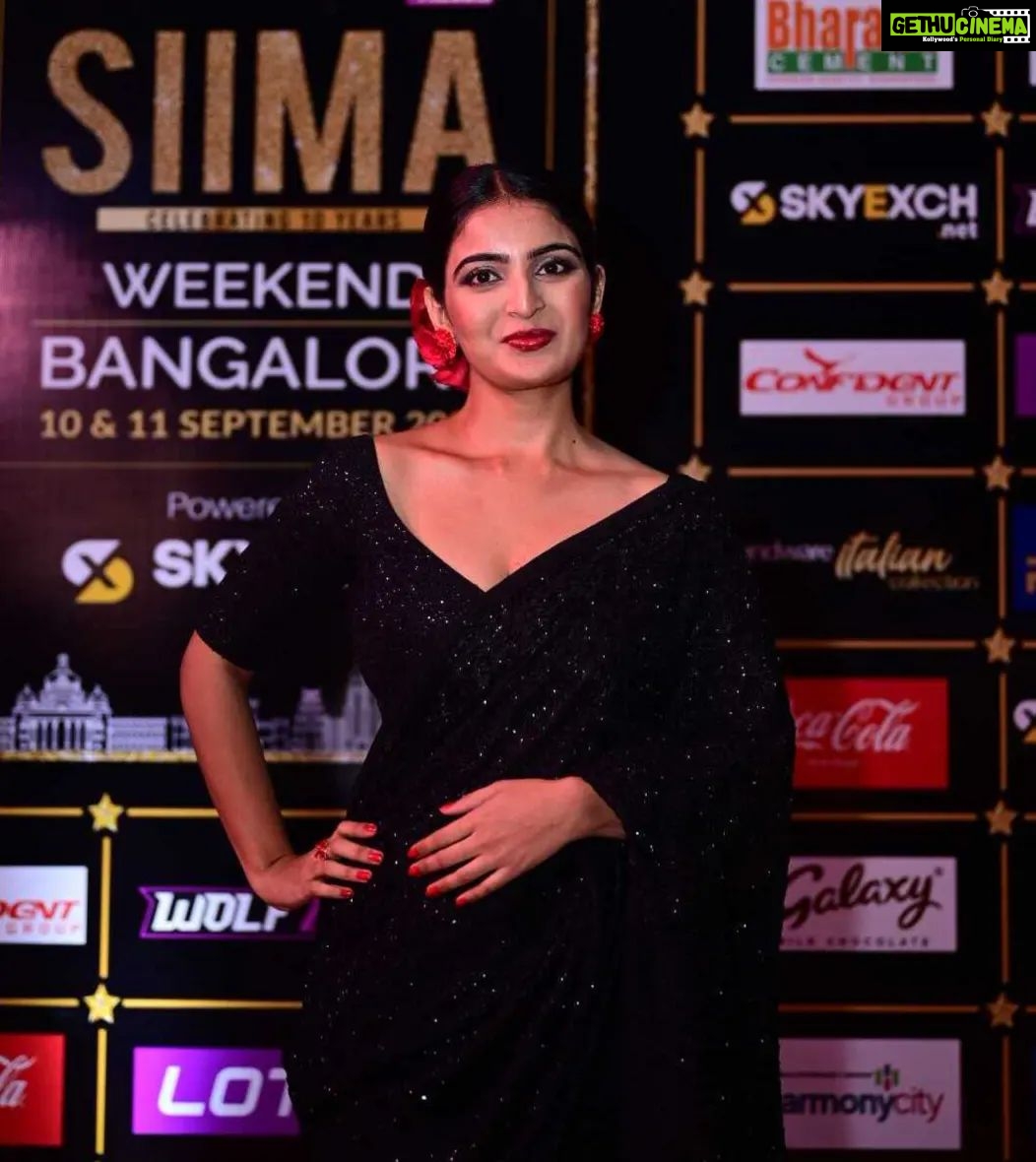 Ananya Nagalla Instagram - Gilts and glam in one frame @ananya.nagalla 🖤✨ Sponsors: @wolf777newsofficial @confidentgroupofficial @sky_exch_ @honer_homes @lotmobilesofficial @southindiashopping @bharathicementofficial @parleproducts @easemytrip @canarabankinsta @cocacola_india #SIIMANominations #SIIMA2022 #10YearsofSIIMA #Wolf777 #ConfidentGroup #SkyExchnet #Honerhomes #LotMobiles #SouthIndiaShoppingMall #BharathiCement #Parlefulltossbaked #Easemytrip #Canarabank