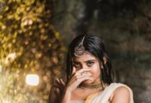 Ananya Nagalla Instagram - Oh Hiiiiiii…. MUA : @lakshmi_makeupartistry Location : @studiorangasthalam 👗: @vijayasatharla