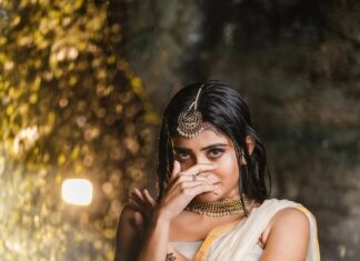 Ananya Nagalla Instagram - Oh Hiiiiiii…. MUA : @lakshmi_makeupartistry Location : @studiorangasthalam 👗: @vijayasatharla