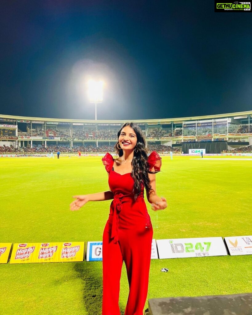 Ananya Nagalla Instagram - The CCL is here! The thing I love about CCL is our favourite stars playing cricket! Join us and the rest of India and let’s play together on FAIRPLAY. @cclt20 @fairplay_india #ccl #celebritycricketleague #cricketfans #cricketlovers #fairplay #fairplayclub #fpclub #fairplayindia #playandwin #winmoney #wineveryday #bonus #instantwithdrawals #ipl #t20cricket Vizag