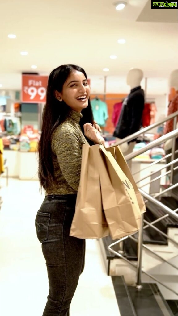 Ananya Nagalla Instagram - Welcome to Easybuy's Flat Price Sale where you don't have to pay full price! All of my shopping dreams came true with EASYBUY's Flat Price Sale! Check it out now with me! #FlatPriceSale #Stealthedeal #ananyanagalla