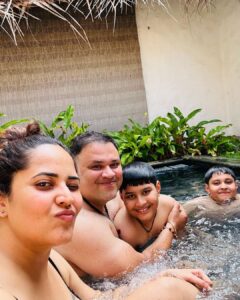 Anasuya Bharadwaj Instagram - Water you doing this Summer? ☀️😘

#WaterfulMornings like these >>>>> 

❤️🧿