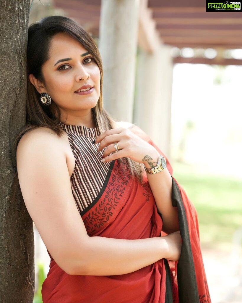 Anasuya Bharadwaj Instagram - Thank you for proving yet again that true art will always be loved! Thank you for accepting and celebrating #Rangamaartanda ❤️ Those who didn’t yet.. Are you spending your weekend watching #Rangamaartanda with your family in theatres near you?? 🫶🏻🙏🏻 For #Rangamaartanda #Promotions @valmikiramuphotography 📸