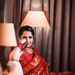Anasuya Bharadwaj Instagram - Because perception is reality🫰🏻🌸🌺🌼 @lorifinejewellery 👑 @makeupbysiva 💄 @telusivakrishna 🌹 @rishi_chowdary 💫 @rkphotographyvizag 📸 @kalyansunkara 🧑🏻‍💼 @umediaentartainments 📒