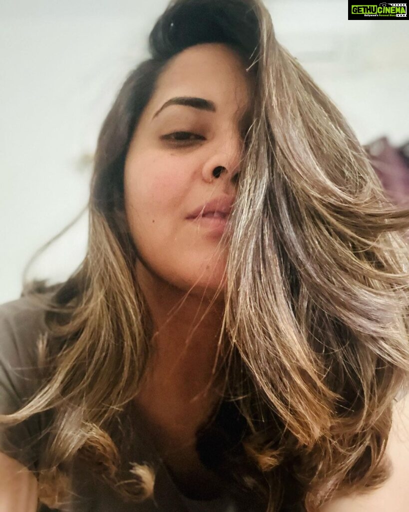 Anasuya Bharadwaj Instagram - Nobody : Almost 2 days more for this year to end.. So.. what’s the plan?? 😄 Me: Will live my life unfiltered just like these pictures.. just like always 😎 #MayBeTheLastPostOftheYear #Goodbye2022 #WonTcomeBack #Time #MakeItWorthy ❤️