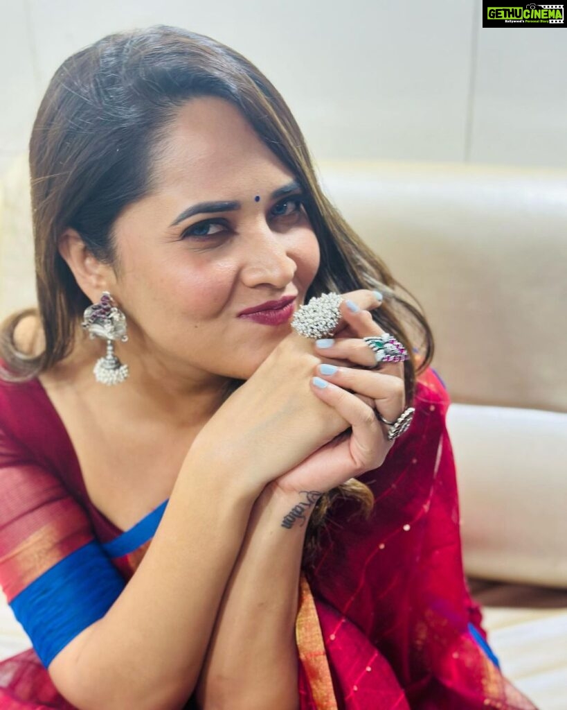 Anasuya Bharadwaj Instagram - Sometimes the best growth is not about money or status.. its within you.. the way you think.. the way you feel ♥️ And #Chikkaballapur !!! Weren’t you electrifying!! ⚡️💖 Outfit & Styling : Moi ! 💁🏻‍♀️ Accessories : @bcos_its_silver ✨ MUA: @makeupbysiva 💄 Hair Style : @telusivakrishna ☺️ PC: My baby sister @ambicakhasba 😘 @gnapikaentertainments 🥰