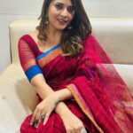 Anasuya Bharadwaj Instagram - Sometimes the best growth is not about money or status.. its within you.. the way you think.. the way you feel ♥️ And #Chikkaballapur !!! Weren’t you electrifying!! ⚡️💖 Outfit & Styling : Moi ! 💁🏻‍♀️ Accessories : @bcos_its_silver ✨ MUA: @makeupbysiva 💄 Hair Style : @telusivakrishna ☺️ PC: My baby sister @ambicakhasba 😘 @gnapikaentertainments 🥰