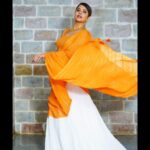 Anasuya Bharadwaj Instagram - Hustle and Heart 🧡 Thank you Proddatur!!! Your energy is infectious!! 🥰 Outfit & Styling : @gaurinaidu 🤩 Jewels : @lorifinejewellery 👑 MUA : @makeupbysiva 💄 Hairstyle : @telusivakrishna 💆🏻‍♀️ PC: @valmikiramuphotography 📸