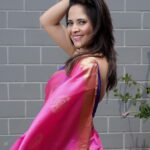 Anasuya Bharadwaj Instagram - When things change inside you.. things change around you .. 🌷 @kandukurishoppingmall 🥻 @aarni_by_shravani 👑 @makeupbysiva 💄 @telusivakrishna 👩‍🦰 @sreemukhi.mekala💫 @valmikiramuphotography 📸 @kalyansunkara 🧑🏻‍💼 @umediaentartainments ⭐️