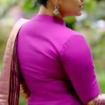 Anasuya Bharadwaj Instagram - Be comfortable with waiting a li’l longer for the things you deserve 💜 @lucky_shopping_mall_ 🥻 @lorifinejewellery 👑 @makeupbysiva 💄 @telusivakrishna 🟣 @rishi_chowdary 💫 @shanvi_photography 📸 @kalyansunkara 🧑🏻‍💼 @umediaentartainments 📒