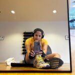 Anasuya Bharadwaj Instagram – Motivation is what gets you started.. Habit is what keeps you going..

I am glad I have reached at that place where working out has become a habit.. 🧿 Here I am post workout right after a 14 hour long flight.. fighting a messed up sleep cycle 💪🏻

#FocusOnSelfImprovement #ItsNeverTooLate #YouCanDoIt