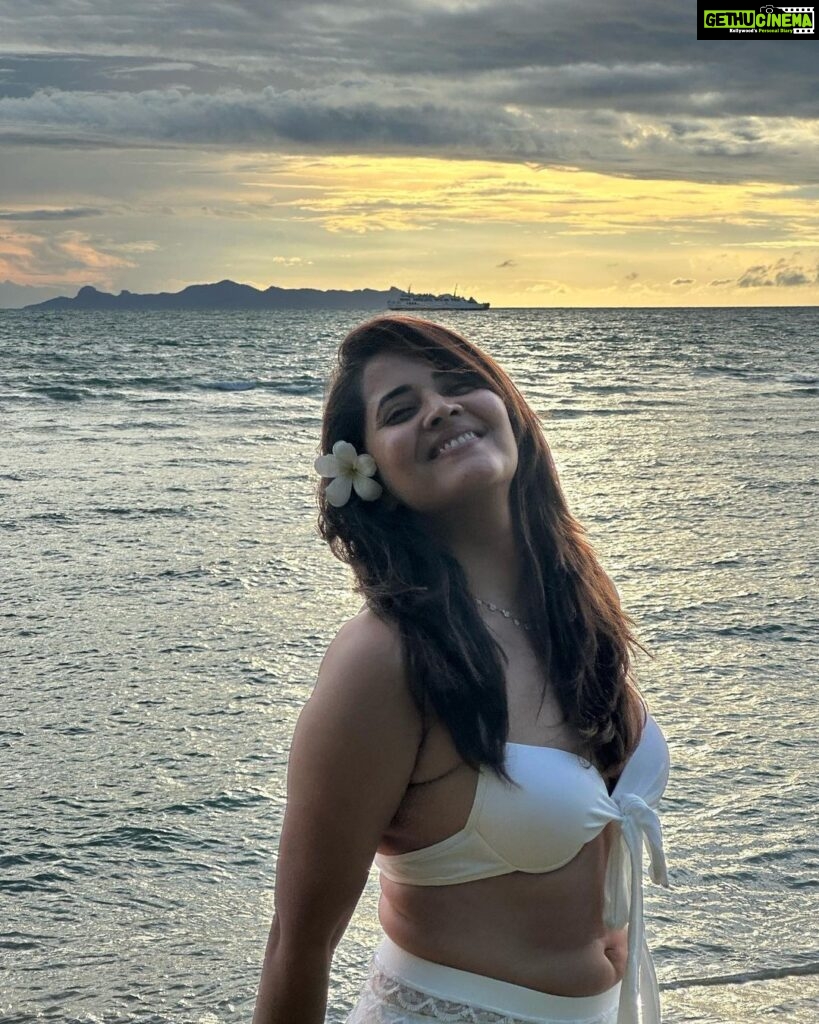 Anasuya Bharadwaj Instagram - As we reach the middle of June.. I don’t want the gram to miss some moments captured unfiltered.. totally glowing from the nature and from within me 🥰..from one of my most memorable trips this year so far 🌊🧜🏻‍♀️💙 PC: My very talented man @susank.bharadwaj 😘