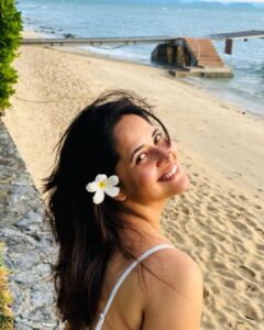 Anasuya Bharadwaj Instagram - As we reach the middle of June.. I don’t want the gram to miss some moments captured unfiltered.. totally glowing from the nature and from within me 🥰..from one of my most memorable trips this year so far 🌊🧜🏻‍♀️💙

PC: My very talented man @susank.bharadwaj 😘
