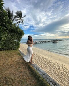 Anasuya Bharadwaj Instagram - As we reach the middle of June.. I don’t want the gram to miss some moments captured unfiltered.. totally glowing from the nature and from within me 🥰..from one of my most memorable trips this year so far 🌊🧜🏻‍♀️💙

PC: My very talented man @susank.bharadwaj 😘
