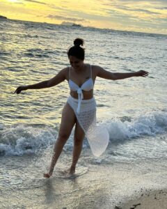 Anasuya Bharadwaj Instagram - As we reach the middle of June.. I don’t want the gram to miss some moments captured unfiltered.. totally glowing from the nature and from within me 🥰..from one of my most memorable trips this year so far 🌊🧜🏻‍♀️💙

PC: My very talented man @susank.bharadwaj 😘