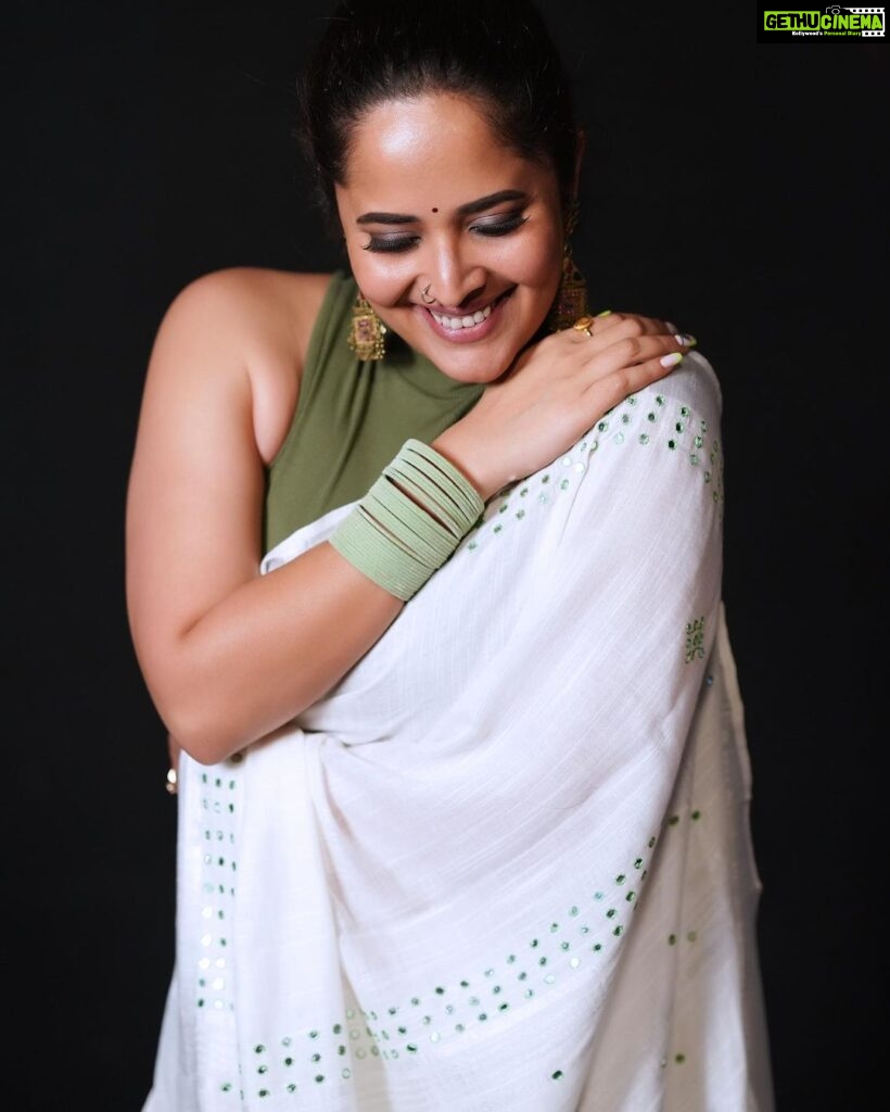 Anasuya Bharadwaj Instagram - #VimanamMovie is all yours to fly now!! Hope you will take off happy 🛫🫰🏻 and touch down moist and heavy ❤️ 🥺🥹 #Sumathi #VimanamFromJune9th #InTheatresNow ❤️ PC: @valmikiramuphotography