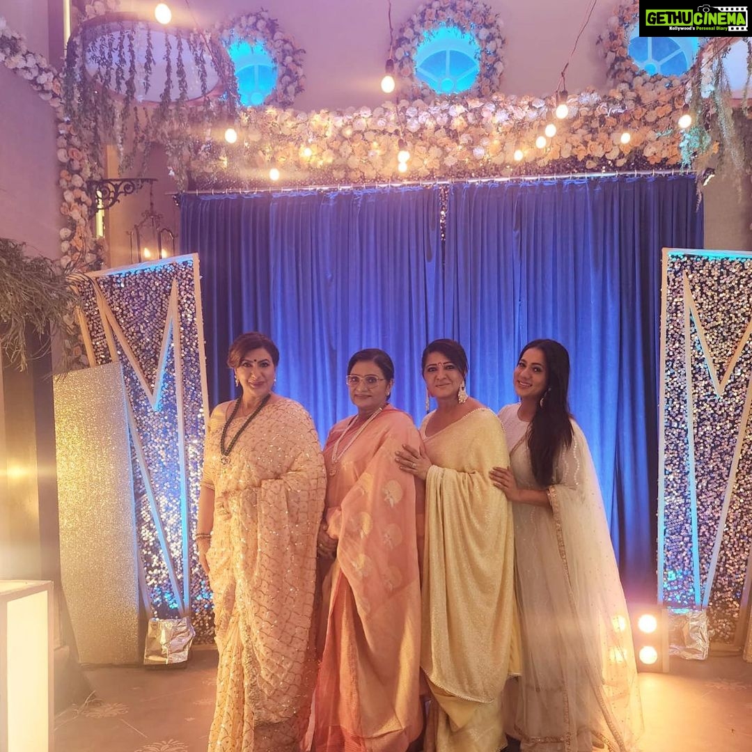 Anisha Hinduja Instagram - "Madness runs in the family, but at least we have each other to keep the insanity going! ๐๐จโ๐ฉโ๐งโ๐ฆ #MadFamily #CrazyCrew #FamilyLove" The luthra ladies are back ๐คฉ #kundalibhagya By the way ๐ง๐งdid you miss me ????????