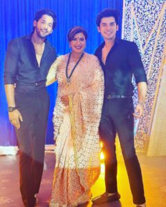 Anisha Hinduja Instagram - Me and #myboys #justlove #candidphotography #lights and #action #bts 
#kundalibhagya ❤️❤️