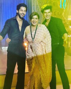 Anisha Hinduja Instagram - Me and #myboys #justlove #candidphotography #lights and #action #bts 
#kundalibhagya ❤️❤️