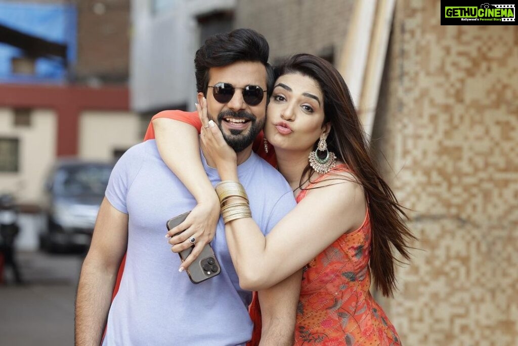 Anjum Fakih Instagram - Happiest birthday dear @manitjoura May you be blessed in abundance… wishing you tons of happiness and all things made of love and light… Love ya ❤️❤️❤️ #kundalibhagya
