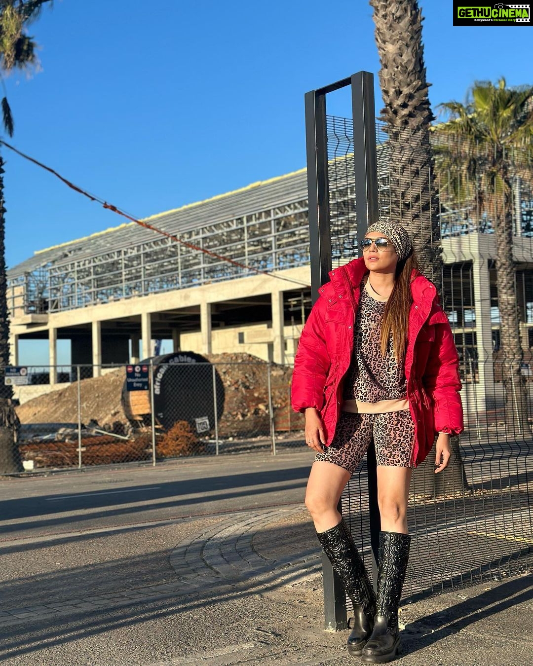 Anjum Fakih Instagram - Travelled many countries Enjoyed mountains & beachy sands… But none were so ecstatic and euphoric… You will know what I mean When you will touch the African land… . . . #southafrica #capetown #westerncape #khatronkekhiladi13 #kkk13 #kkk #fearfactor #anjumfakih @colorstv Cape Town, Western Cape