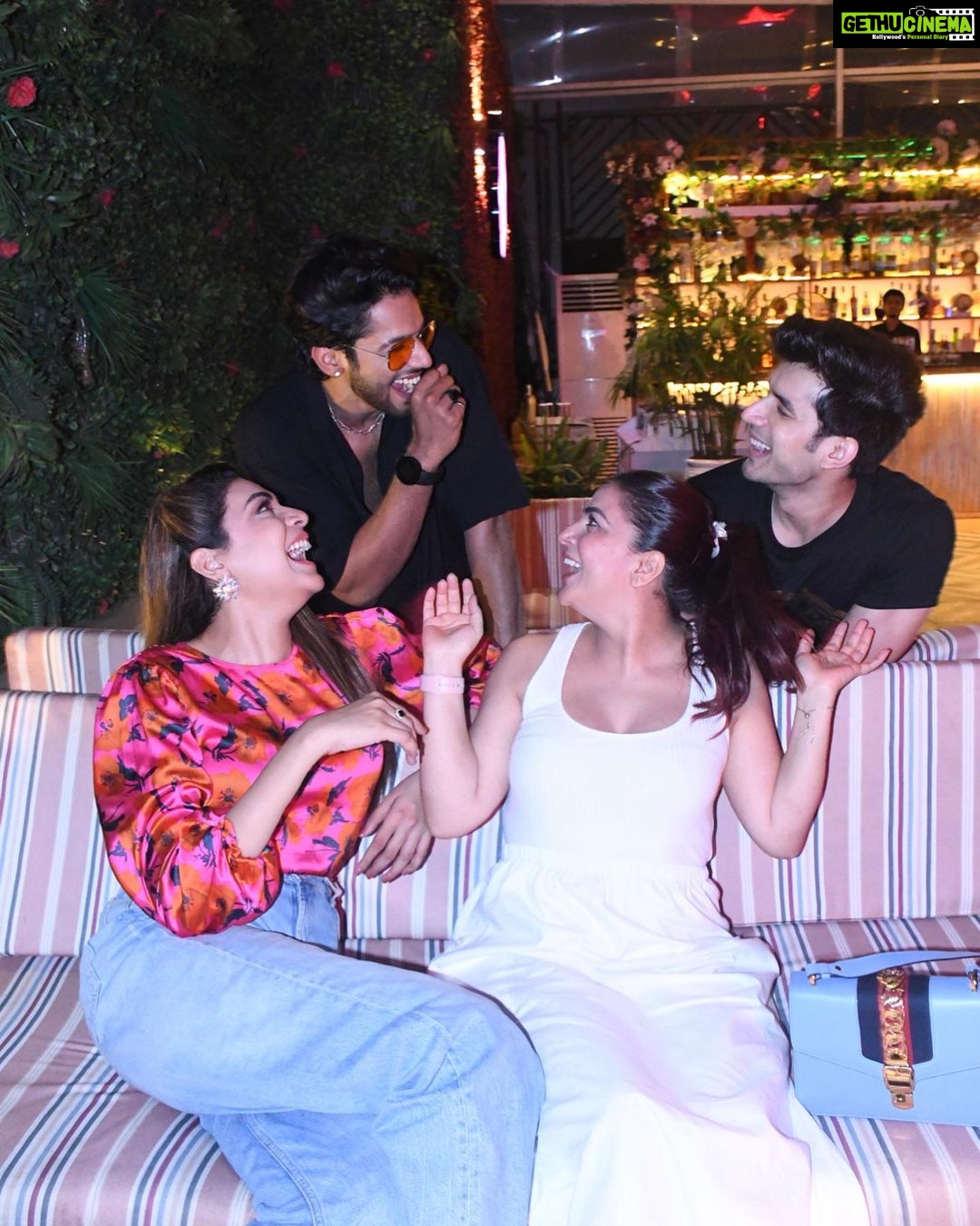 Anjum Fakih Instagram - Fakih’s Send-Off Dinner Last Night! I’m so thrilled for you @nzoomfakih , no doubt you’ll shine so brightly there (At Khatron Ke Khiladi)!! Remember , your wackiness is what makes you truly special.. so keep that alive and everyone will be compelled to fall in love with you just as I have ❤️. And to the NEW BOYS, Congratulations! You made it to our core group. 😂 #FantasticFour ❤️ #KBGang #KundaliBhagya #PreetaSrishti @roofberriesbandra Pr. @maverick.communication01