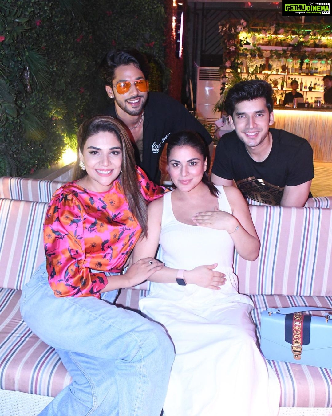 Anjum Fakih Instagram - Fakih’s Send-Off Dinner Last Night! I’m so thrilled for you @nzoomfakih , no doubt you’ll shine so brightly there (At Khatron Ke Khiladi)!! Remember , your wackiness is what makes you truly special.. so keep that alive and everyone will be compelled to fall in love with you just as I have ❤️. And to the NEW BOYS, Congratulations! You made it to our core group. 😂 #FantasticFour ❤️ #KBGang #KundaliBhagya #PreetaSrishti @roofberriesbandra Pr. @maverick.communication01