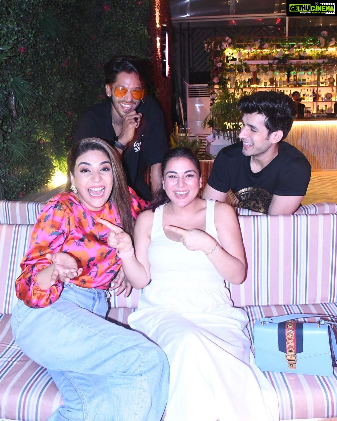 Anjum Fakih Instagram - Fakih’s Send-Off Dinner Last Night! I’m so thrilled for you @nzoomfakih , no doubt you’ll shine so brightly there (At Khatron Ke Khiladi)!! Remember , your wackiness is what makes you truly special.. so keep that alive and everyone will be compelled to fall in love with you just as I have ❤️. And to the NEW BOYS, Congratulations! You made it to our core group. 😂 #FantasticFour ❤️ #KBGang #KundaliBhagya #PreetaSrishti @roofberriesbandra Pr. @maverick.communication01