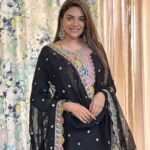 Anjum Fakih Instagram - Is Eid ke mauke par mere chahnewalo ke liye ek chota sa Nazrana… #eidulfitrmubarak #Eid2023 #Eidmubarak #AnjumFakih ❤️❤️❤️