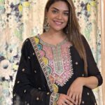 Anjum Fakih Instagram - Is Eid ke mauke par mere chahnewalo ke liye ek chota sa Nazrana… #eidulfitrmubarak #Eid2023 #Eidmubarak #AnjumFakih ❤️❤️❤️