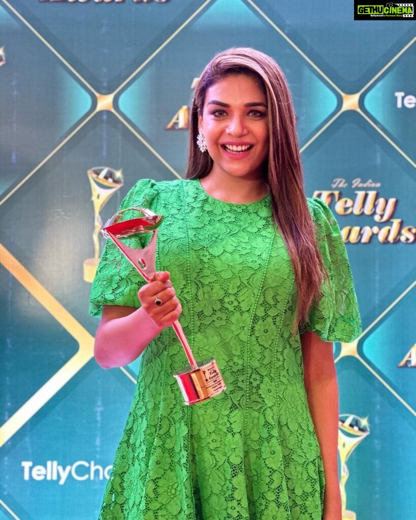 Anjum Fakih Instagram - Elated to share this with y’all… yes you all… all my Fans across the globe… today I was awarded as the Fan Favourite Supporting actress award (#shrishti/#kundalibhagya) at the @tellychakkar #tellyawards 2023… Thanking each one of you for loving shrishti & our beloved show… forever indebted to @ektarkapoor @muktadhond @beinganilnagpal @jassi.k15 @shreya_nehal @anilvkumar04 @baliyanneeraj @sahil.sharma540 @varunthebabbar @ritesh.n.yadav and the entire team of kundali for making a stardust into a star that I am today… #anjumfakih I love thee… many more to grace ahead… amen ❤️ . . . Special thanx to my superbly talented PR team @splendid_pr 🫶🏼