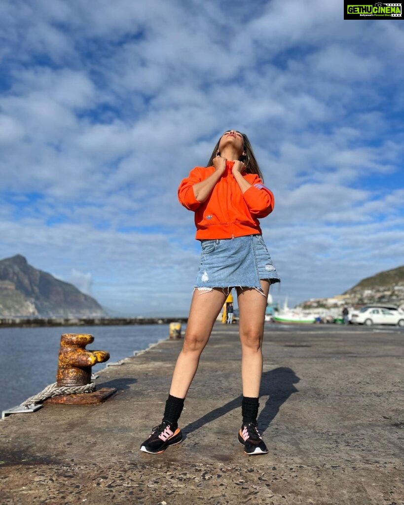 Anjum Fakih Instagram - Running out of poses Blaming on my body It has gone a bit slack… But my style game is on point Also you can’t deny that Orange is the new black… . . . Jacket @adidasindia Shoes @adidasindia Stylist @stylebysaachivj Team @sanzimehta777 @stylewithmehak . #khatronkekhiladi13 #kkk #fearfactor @colorstv #anjumfakih Cape Town, South Africa