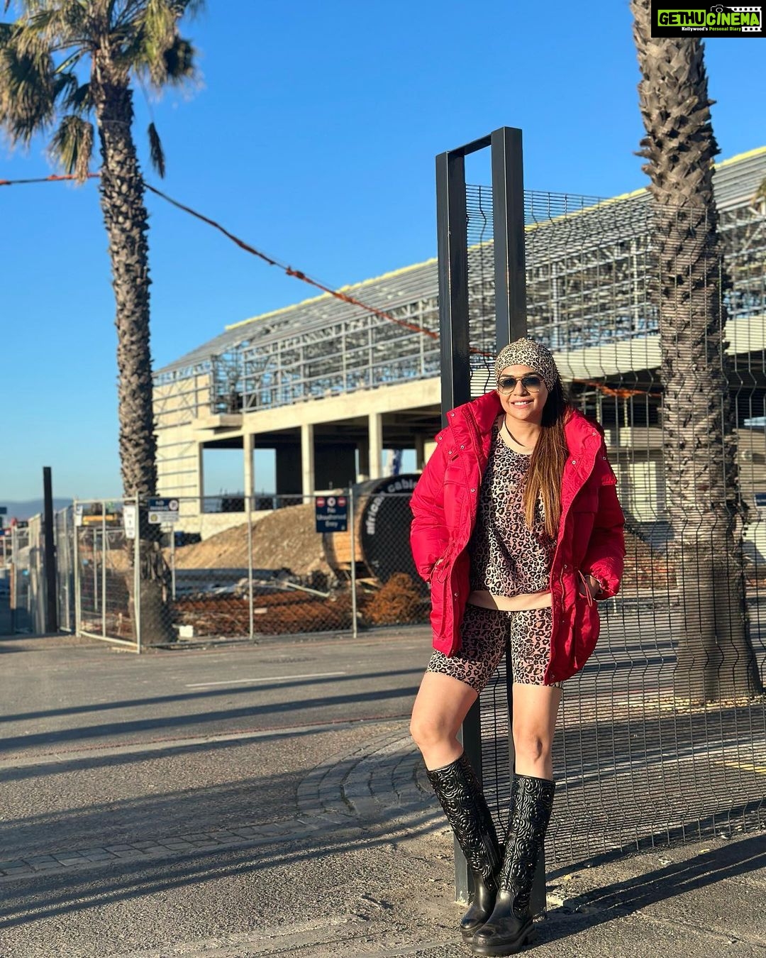 Anjum Fakih Instagram - Travelled many countries Enjoyed mountains & beachy sands… But none were so ecstatic and euphoric… You will know what I mean When you will touch the African land… . . . #southafrica #capetown #westerncape #khatronkekhiladi13 #kkk13 #kkk #fearfactor #anjumfakih @colorstv Cape Town, Western Cape