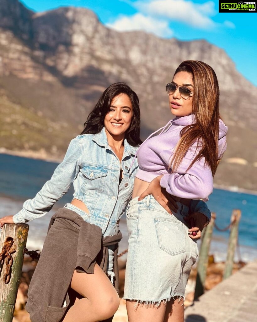 Anjum Fakih Instagram - She is a woman of substance I say this,with all my gut She is fierce she is fire When she speaks,all mouths shut Watch out for her as a Khiladi Proving her worth Unfiltered and uncut A fighter A leader A superwoman She is surely born to strut @soundousmoufakir . . . Cropped hoodie @burger.bae Styled by @stylebysaachivj Team @sanzimehta777 #khatronkekhiladi13 #kkk #kkk13 #fearfactor @colorstv #soundousmoufakir #anjumfakih Cape Town, South Africa