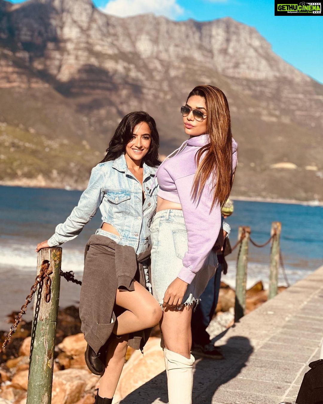 Anjum Fakih Instagram - She is a woman of substance I say this,with all my gut She is fierce she is fire When she speaks,all mouths shut Watch out for her as a Khiladi Proving her worth Unfiltered and uncut A fighter A leader A superwoman She is surely born to strut @soundousmoufakir . . . Cropped hoodie @burger.bae Styled by @stylebysaachivj Team @sanzimehta777 #khatronkekhiladi13 #kkk #kkk13 #fearfactor @colorstv #soundousmoufakir #anjumfakih Cape Town, South Africa