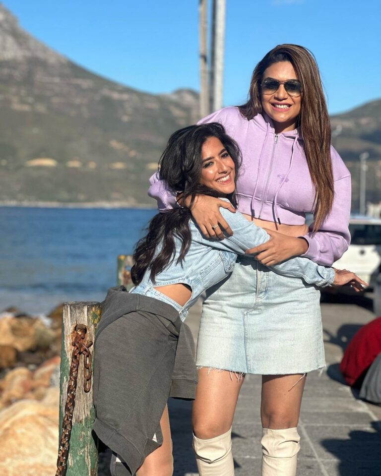 Anjum Fakih Instagram - She is a woman of substance I say this,with all my gut She is fierce she is fire When she speaks,all mouths shut Watch out for her as a Khiladi Proving her worth Unfiltered and uncut A fighter A leader A superwoman She is surely born to strut @soundousmoufakir . . . Cropped hoodie @burger.bae Styled by @stylebysaachivj Team @sanzimehta777 #khatronkekhiladi13 #kkk #kkk13 #fearfactor @colorstv #soundousmoufakir #anjumfakih Cape Town, South Africa