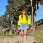 Anjum Fakih Instagram - Mirror mirror on the wall… Who is the cutest Khiladi of all ? . . . Jacket @athenalifestyle.in Styled by @stylebysaachivj Team @sanzimehta777 . #khatronkekhiladi13 #anjumfakih #fearfactor @colors South Africa