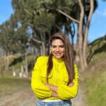 Anjum Fakih Instagram - Mirror mirror on the wall… Who is the cutest Khiladi of all ? . . . Jacket @athenalifestyle.in Styled by @stylebysaachivj Team @sanzimehta777 . #khatronkekhiladi13 #anjumfakih #fearfactor @colors South Africa