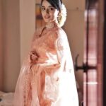 Ann Sheetal Instagram – Chumma simply … 🥰
 

📸 @lebison_gopi

#pretty #peach #😊 #princess #indian #traditional #potrait #happy